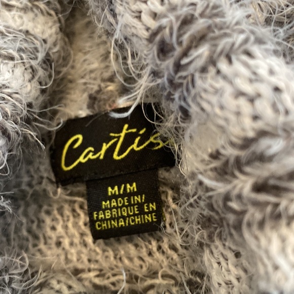 Cartise Gray sweater- size Medium - Picture 3 of 5